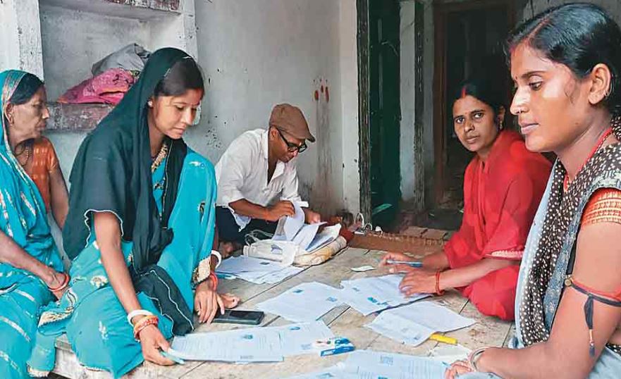 बिहार: कागज दिखाओ कि देश के हो